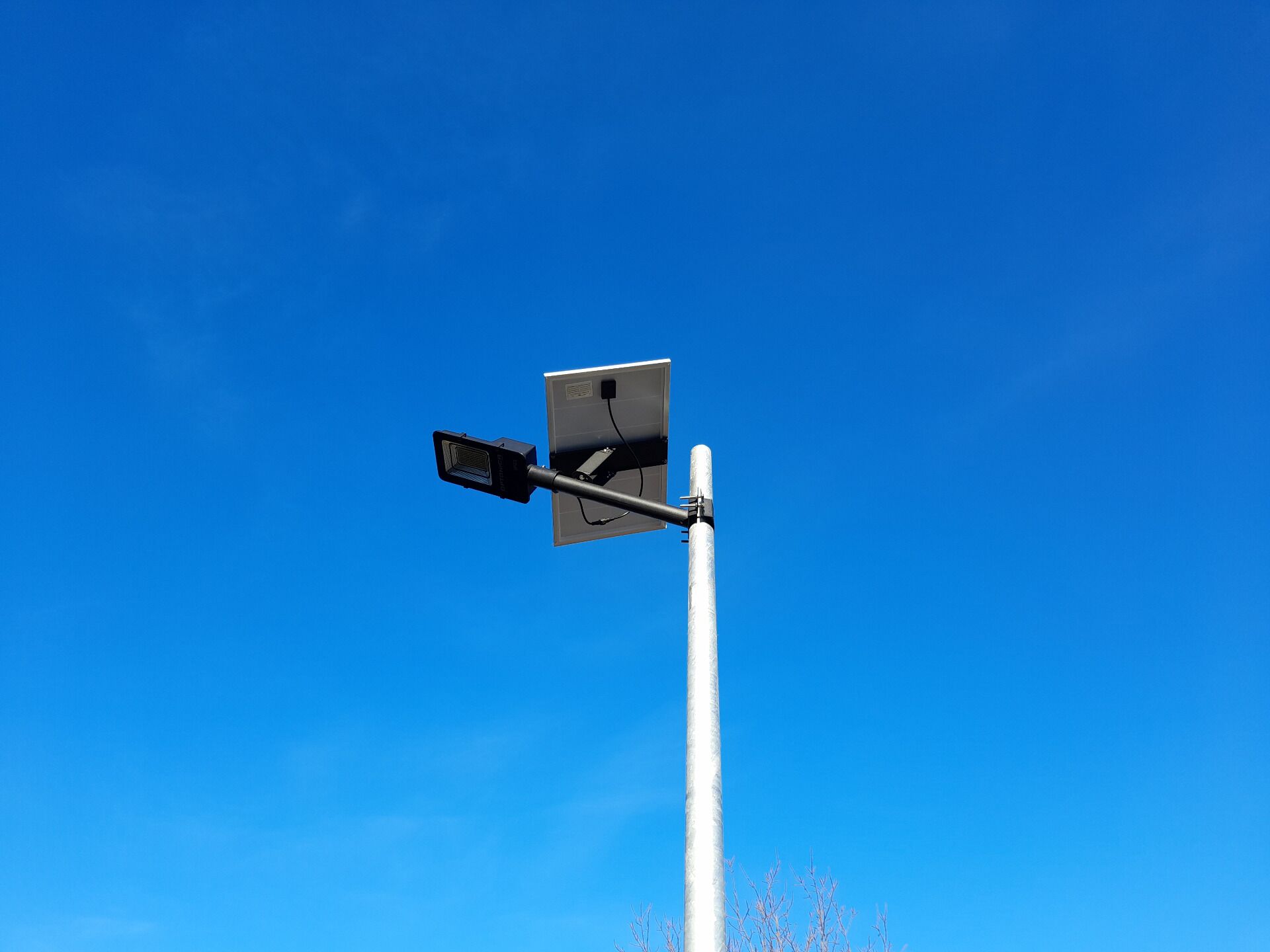 Horganyzott acél lámpaoszlop 4 méter+ 35W napelemes LED utcai világítás+ alapvsalat szett - Image 2