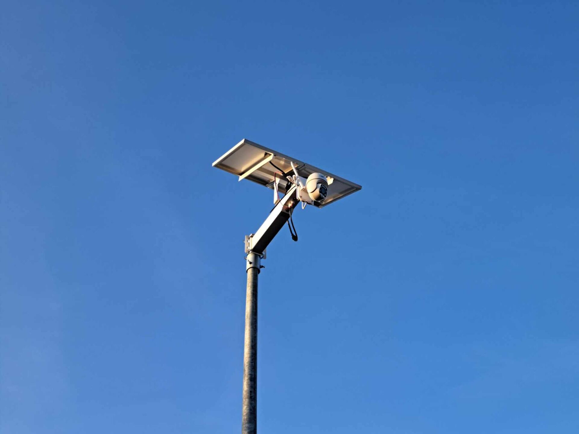 6 méteres horganyzott acél napelemes kameraoszlop szett térfigyelő rendszer PREMIUM LINE - Image 5