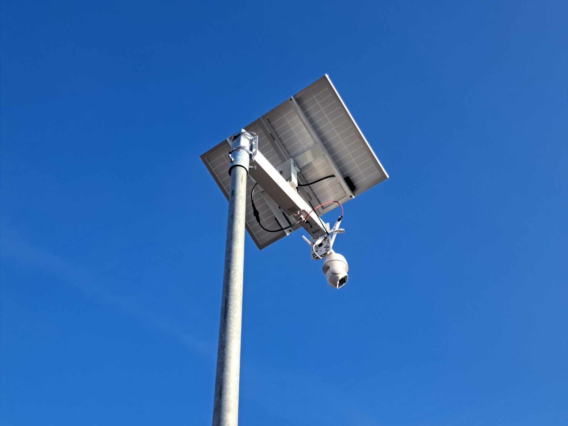 6 méteres horganyzott acél napelemes kameraoszlop szett térfigyelő rendszer PREMIUM LINE - Image 3
