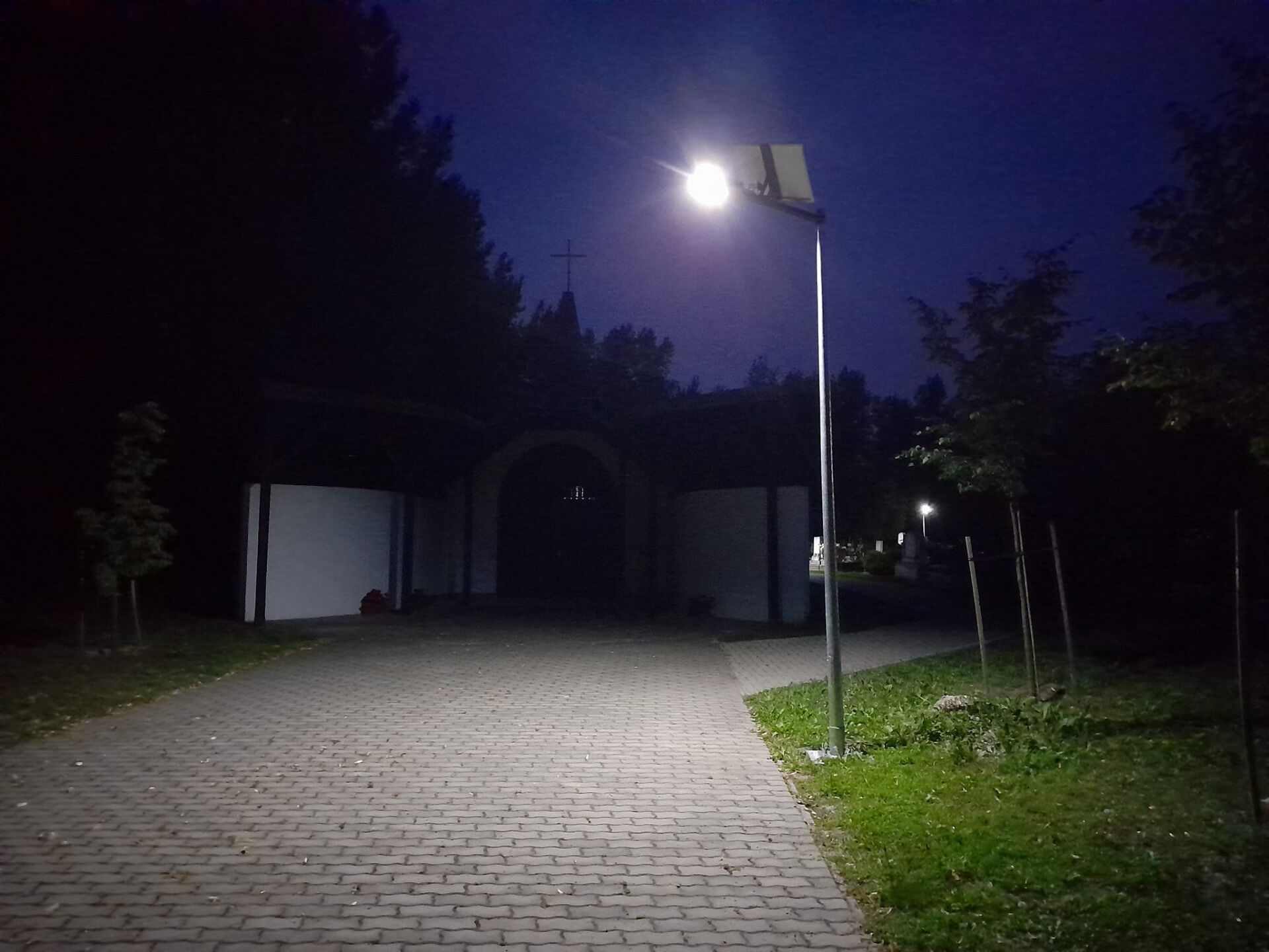 Horganyzott acél lámpaoszlop 4 méter+ 35W napelemes LED utcai világítás+ alapvsalat szett - Image 4